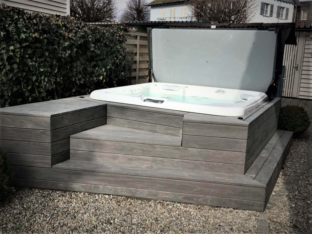Accoya decking has a hot tub that is enclosed